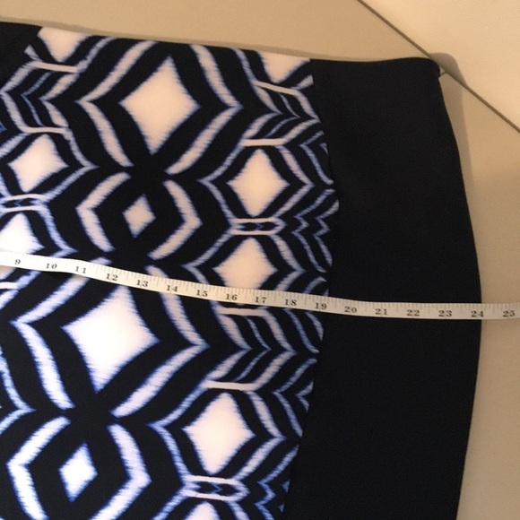Lane Bryant Black Blue White Ikat Pattern Scuba Knit Pencil Skirt size 20 - Picture 10 of 12